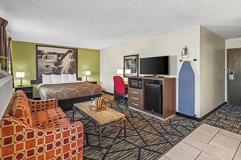 Super 8 by Wyndham Independence Kansas City