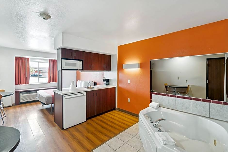 Motel 6-Huron, OH - Sandusky