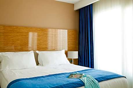 Club Room with Sea View