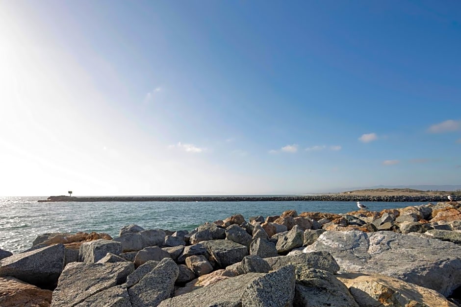 Inn At Moss Landing Point