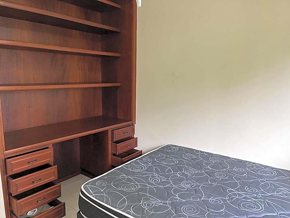 RIVIERA: M6 PRAÇA DAS ARTES 24 Duplex, Perto da Praia, Vista para as Piscinas, 3Dorms+Sala Íntima, 2½Banh, 2Gar, Ar+Ventiladores, Wi-Fi, Tela de Proteção, Varanda com Churrasqueira Ecológica, até 8-9Hóspedes