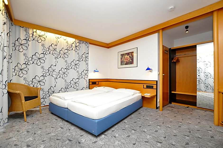 Villa Waldperlach by Blattl