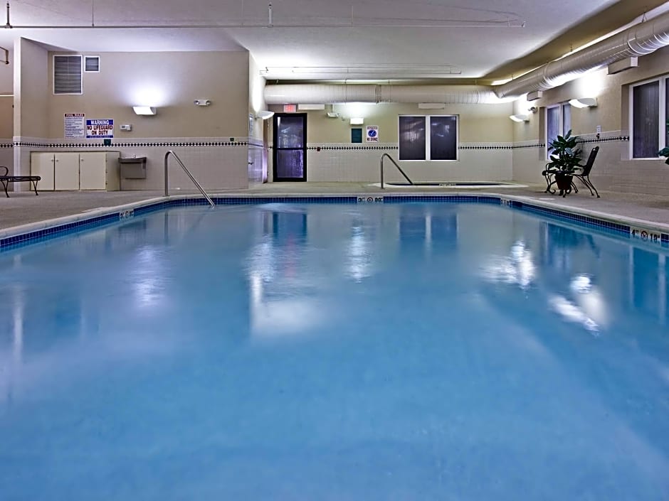 Holiday Inn Express & Suites Logan By IHG