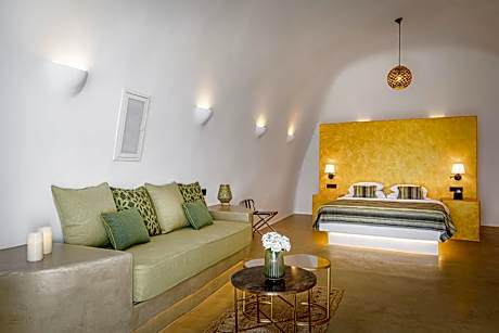 Superior Suite with heated Plunge Pool / Jacuzzi & Sea View