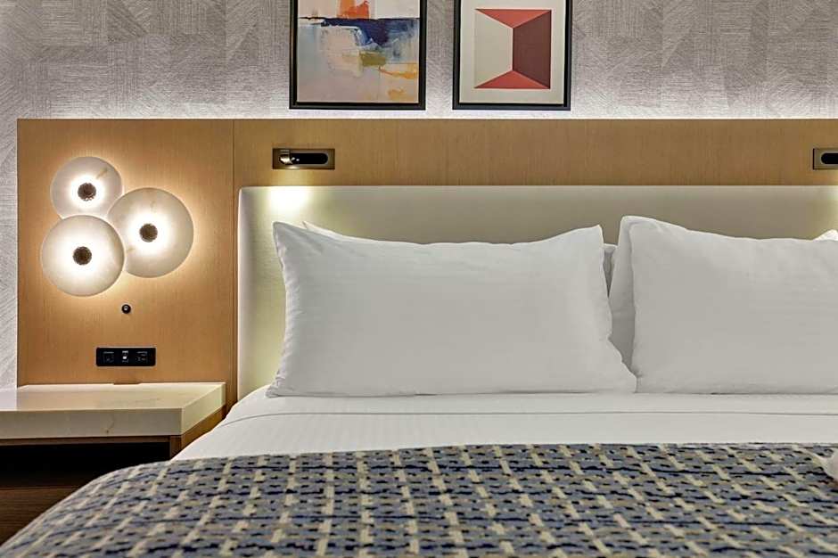 Best Western Plus Sunset Plaza Hotel