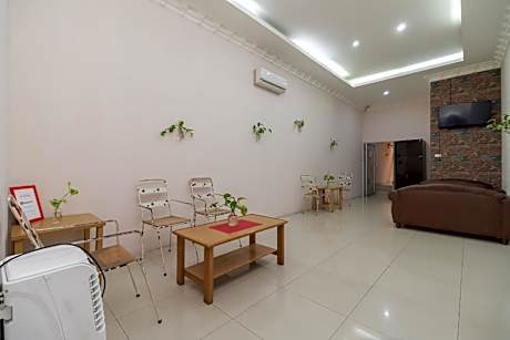 RedDoorz @ Fella Homestay Medan