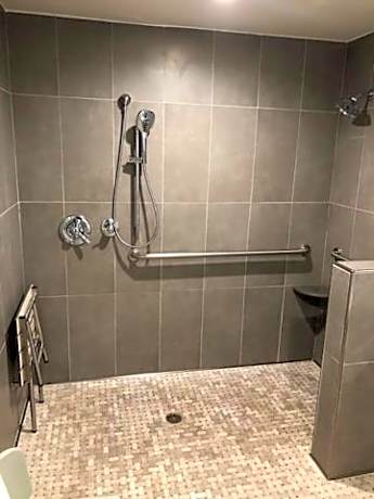 Queen Room - Disability Access