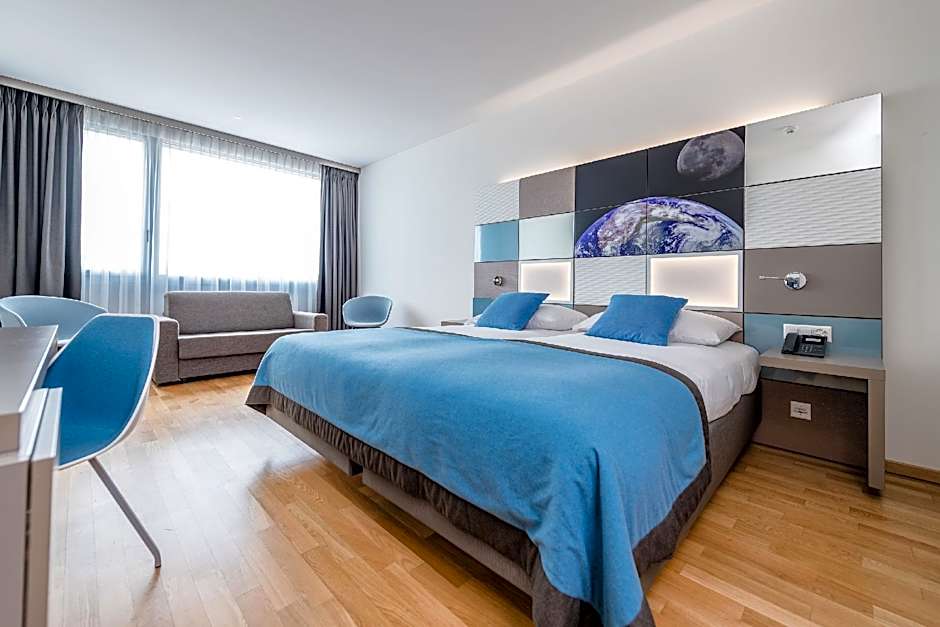 Discovery Hotel