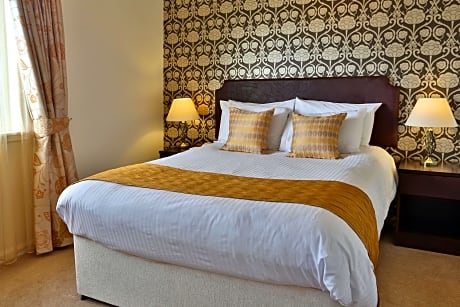 Suite-1 King Bed, Non-Smoking, Sitting Area