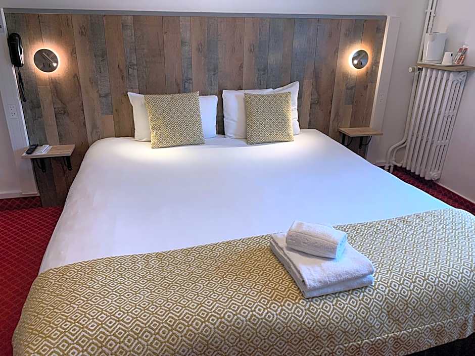 Brit Hotel Bleu Nuit