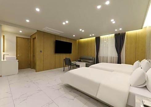 Gwangju Brown Dot Chungjang