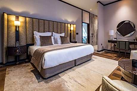 The House Residence, 3 Bedroom Suite, Bedroom 1: 1 King, Bedroom 2: 1 King, Bedroom 3: 1 King