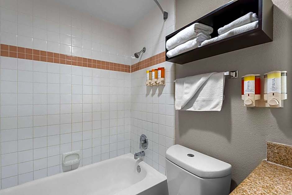 Howard Johnson by Wyndham Santa Cruz