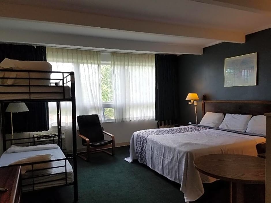 Travelodge by Wyndham Lake George NY