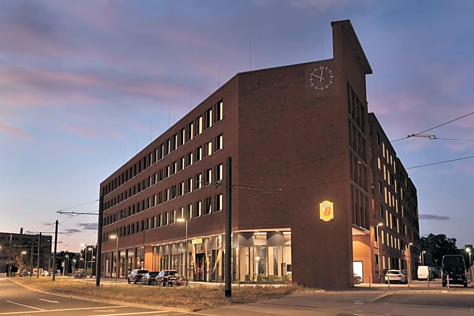Super 8 by Wyndham Mainz Zollhafen