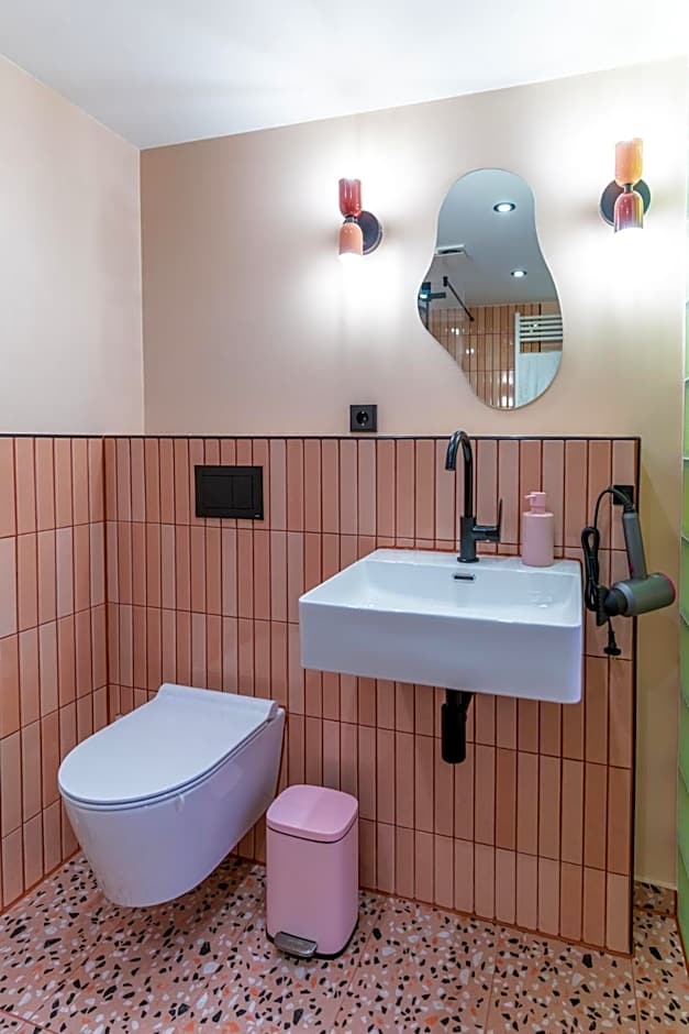 RetroPop Design Apartment , Designerzimmer für je 2 Personen, Top Lage, WIFI