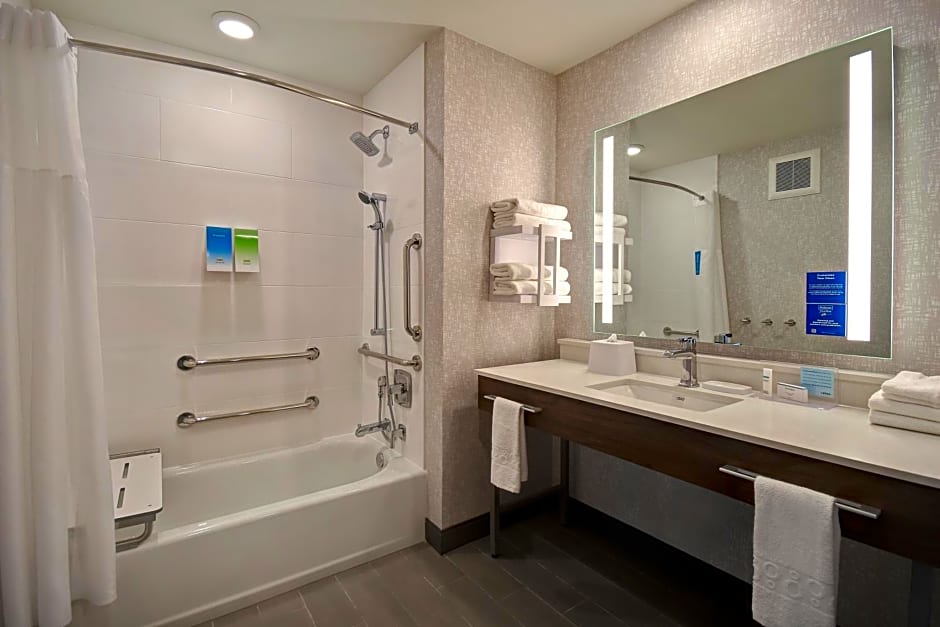 Hampton Inn & Suites Las Vegas Convention Center - No Resort Fee