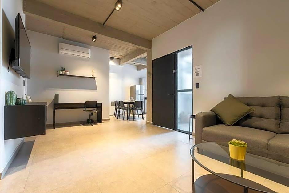 P502 Rooftop views 33drm 2bath AC