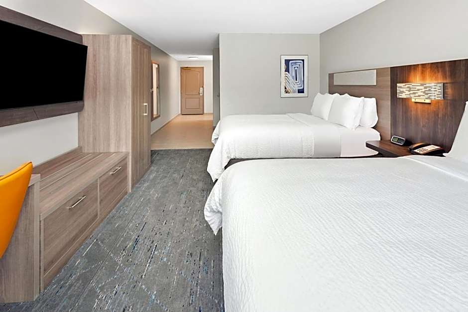 Holiday Inn Express & Suites Port Washington By IHG