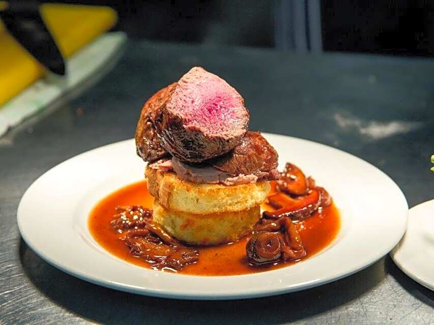 Bath House Hotel & Restaurant