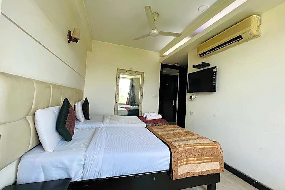 Hotel Anand Retreat Kaushambhi, Ghaziabad