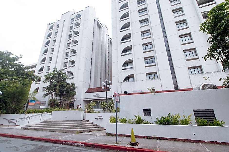 RedDoorz Premium @ The Residences Olympia Makati