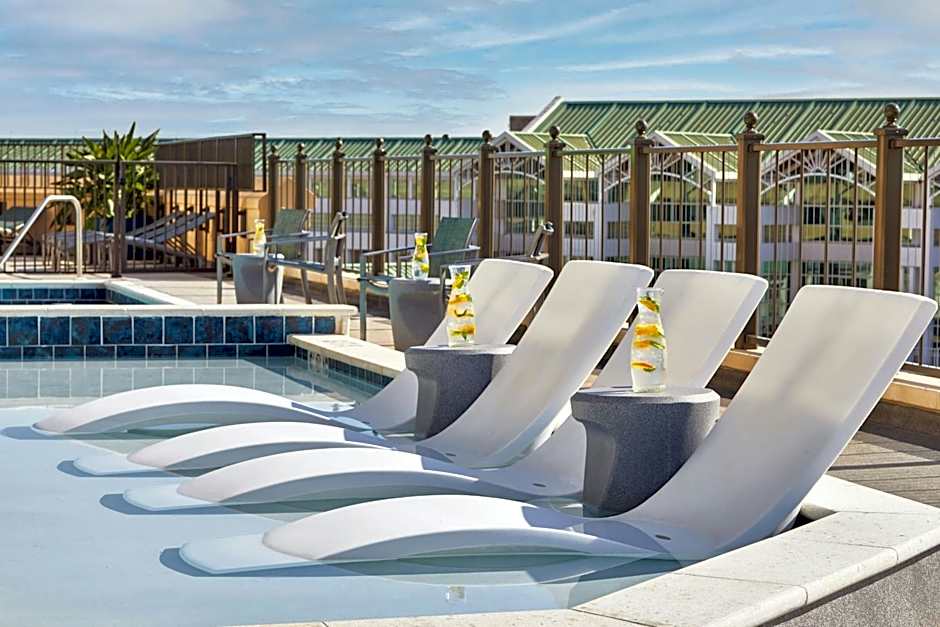 Renaissance by Marriott Mobile Riverview Plaza Hotel