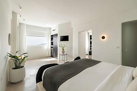 Rocabella Suite with Caldera View & Outdoor Mini Plunge Pool