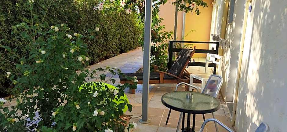 CLEO ROOM WITH YARD IN MALIA 250m FROM THE BEACH