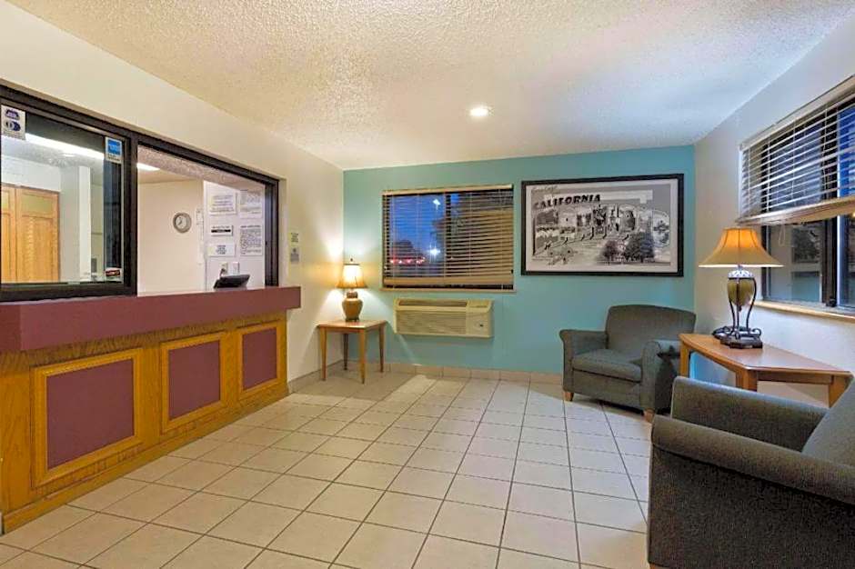 Super 8 by Wyndham Lexington Park/California Area