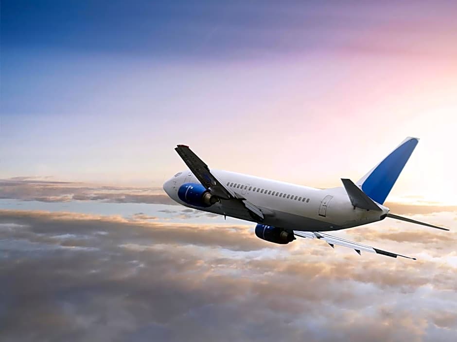 Holiday Inn & Suites Montreal Airport by IHG