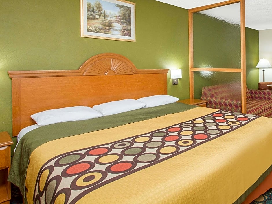 Super 8 by Wyndham Spartanburg/I-26 Exit 22