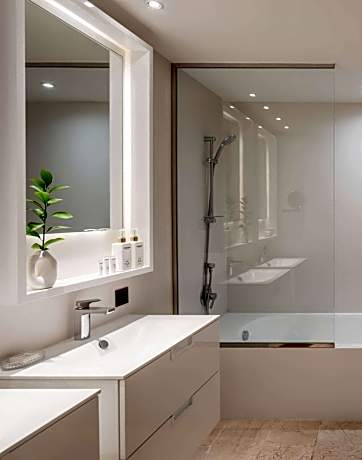 Red Level Penthouse Suite with Mediterranean View