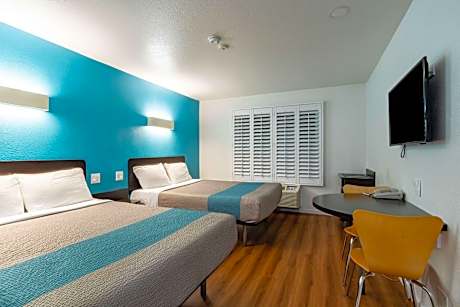 Deluxe Queen Room with Two Queen Beds - Non-Smoking