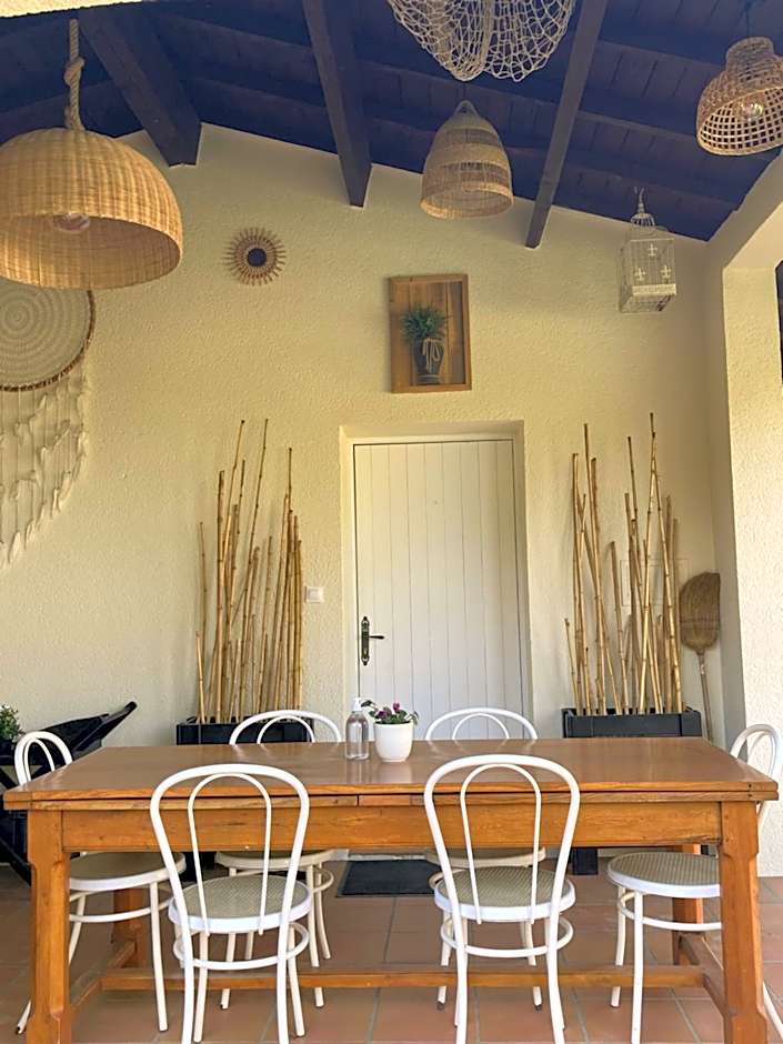 Le Patio, chambres d hôtes pour adultes en Camargue, possibilité de naturisme à la piscine,