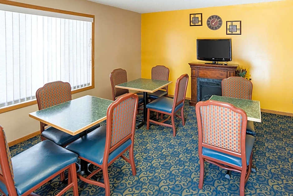 Rodeway Inn & Suites Austin I-90