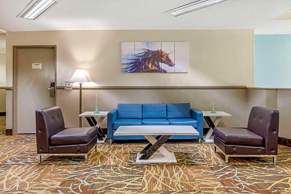Quality Suites Kansas City International Airport – Kansas City, MO