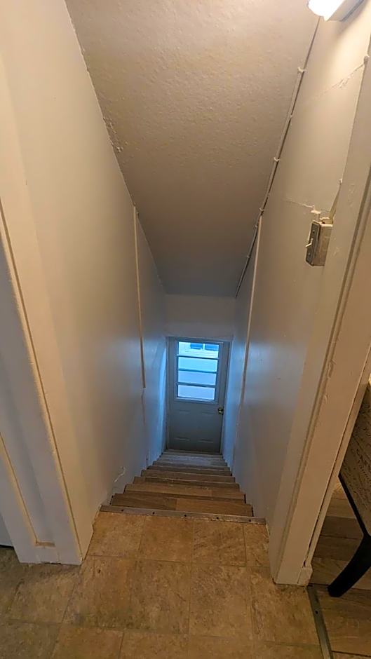 Cozy downtown one bedroom free parking