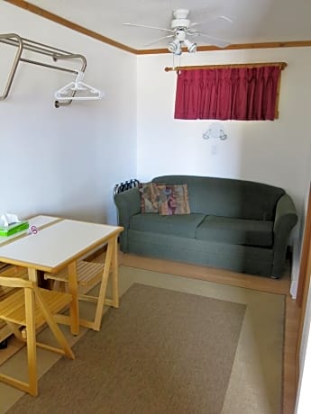 Queen Room with Kitchenette - Non-Smoking