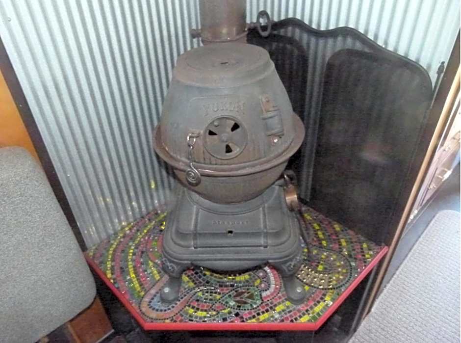 Wacky Stays - unique farm-stay glamping rentals, FREE animal feeding tours