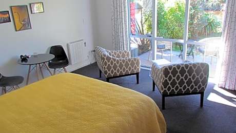 King Suite with Mountain View