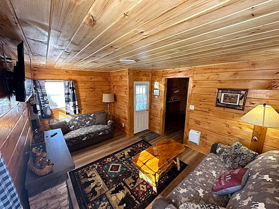Rowe's Adirondack Cabins of Schroon Lake