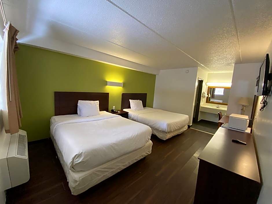Photo 1 of 4 of Deluxe 2 Queen Beds, Nonsmoking