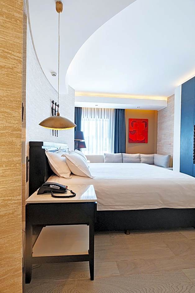 Photo 1 of 11 of Superior 1 King Bed