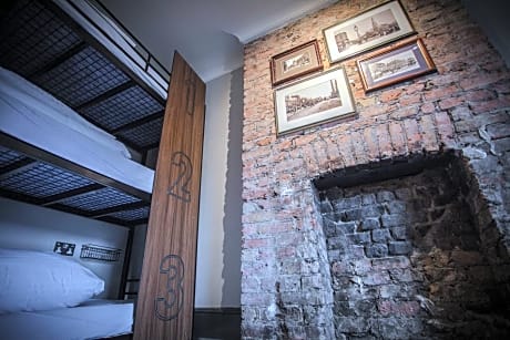 Bed in 15-Bed Mixed Dormitory Room with Shared Bathroom