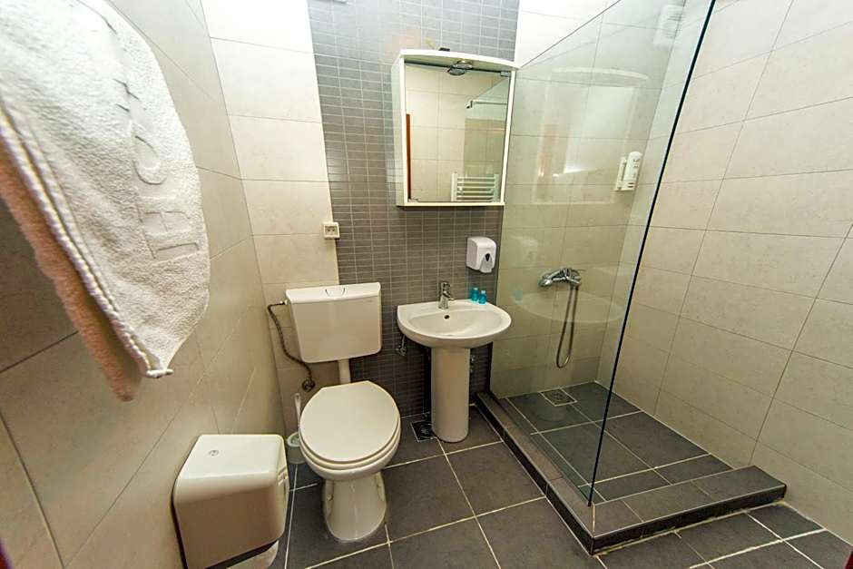 Photo 1 of 1 of Quadruple Room