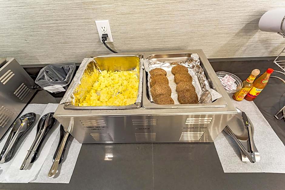 Orangewood Inn & Suites Kansas City Airport