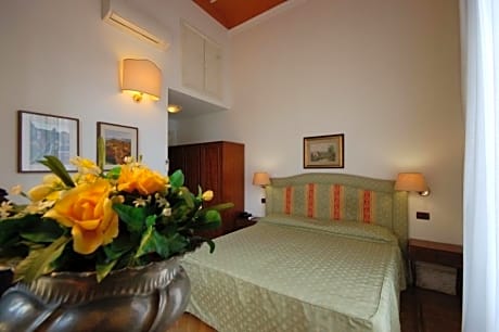 Deluxe Double Room with Balcony and Sea View