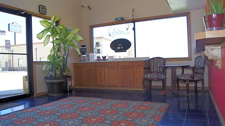 Holiday Lodge & Suites