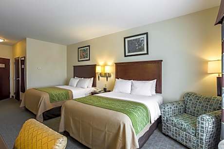 Queen Room with Three Queen Beds - Accessible/Non-Smoking